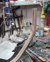 Als erstes wird in der Mitte ein Streifen von 6mm angezeichnet und vom Horn-Rand 3mm