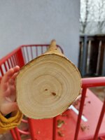 Hat nen leichten Reflex, ist auch nicht ganz gerade, aber Enden verlaufen beide mit der Mitte auf einer Linie.