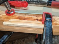 Mit Uhu entfest 300 geklebt