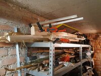 Das hat er nu davon. Rechts ist der begradigte Abschnitt, links der, der sich selbst begradigt hat. Mal sehn obs geklappt hat.