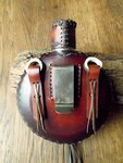 Set Leder Trinkflasche Macheten scheide schnürung leder punziert gefärbt veritas lederarbeiten andré hahn 11 fletcher.JPG