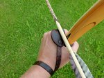 Protektor Ring leder handarbeit bogenhandschuh fingerschutz punziert gefärbt veritas lederarbeiten 4.JPG