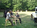 DSCF7118.JPG (386.75 KiB) 3307 mal betrachtet Helge hatte einen ganz besonders<br />reflexen Osage unterm Messer...<br />Prompt kam dann auch aus <br />irgendeiner Ecke die Frage :<br />"Wird das ein Bogen oder ein Wagenrad...?"