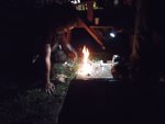 8.JPG (173.27 KiB) 3307 mal betrachtet ...und wir versuchten uns wieder<br />im Feuermachen mittels Schlageisen,<br />Flintstein und Zunder...<br />Diesmal mit Erfolg... :-)