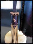 Dragonheart Dreipunkt Rückenköcher handarbeit punziert custom Quiver Felleinsatz geflochten pfeilsucher Bronze Applikationen Wikinger Bogensport Bogenköcher veritas Lederarbeiten 6.JPG